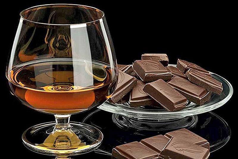 bittere chocolade als aperitief voor cognac