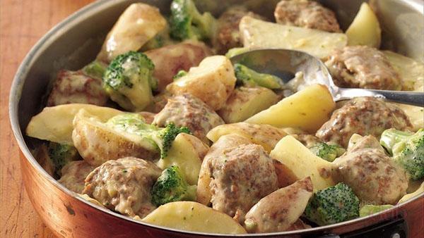 gehaktballen met aardappelen in de oven