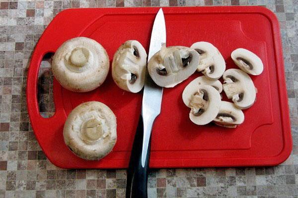 champignons in plakjes snijden