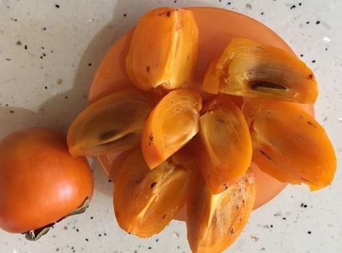 welke vitamines zitten er in persimmon?