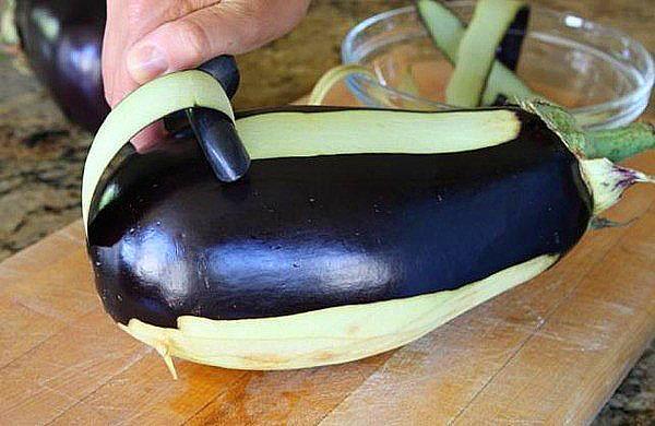 maak de aubergine schoon