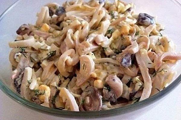 delicate salade van inktvis en champignons