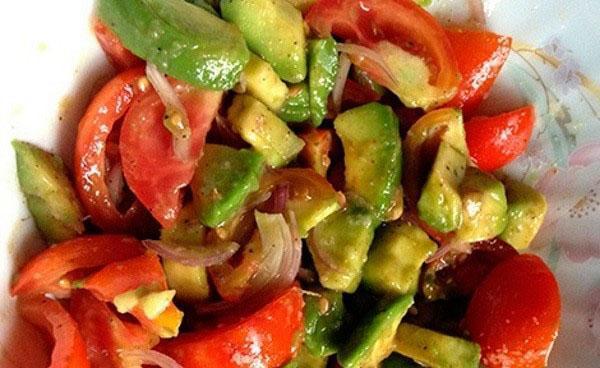 tomaat en avocado salade