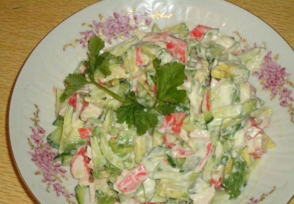 krabsticks en avocadosalade