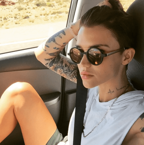 Ruby Rose i bilen