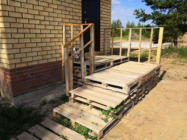 veranda gemaakt van pallets