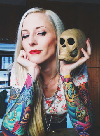 Foto via Tattooed Martha Hver DIY -er elsker Halloween, inkludert Sasha.