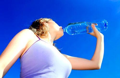 Het symptoom van de ziekte is meestal een verhoogde dorst.